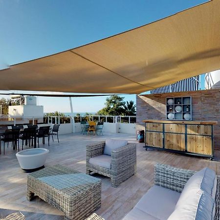 Appartamento Penthouse - Private Roof Terrace - Sea & Mountain View Grand Baie Esterno foto