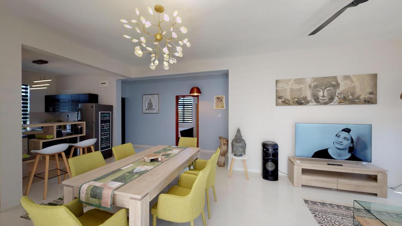 Appartamento Penthouse - Private Roof Terrace - Sea & Mountain View Grand Baie Esterno foto