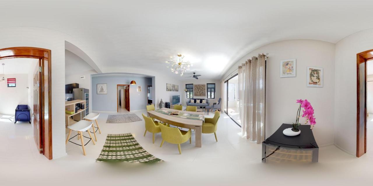 Appartamento Penthouse - Private Roof Terrace - Sea & Mountain View Grand Baie Esterno foto