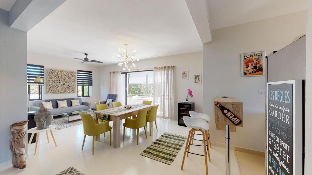 Appartamento Penthouse - Private Roof Terrace - Sea & Mountain View Grand Baie Esterno foto